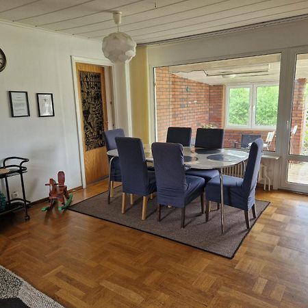 Villa Med Egen Parkering. Moejlighet Att Boka Fran 1 Och Upp Till 5 Personer. Örebro Dış mekan fotoğraf