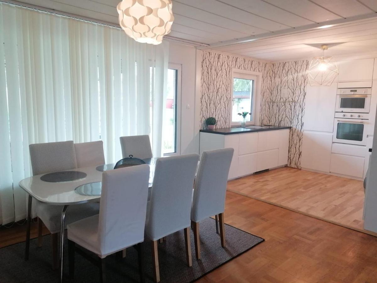 Villa Med Egen Parkering. Moejlighet Att Boka Fran 1 Och Upp Till 5 Personer. Örebro Dış mekan fotoğraf