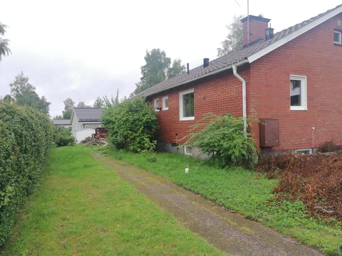 Villa Med Egen Parkering. Moejlighet Att Boka Fran 1 Och Upp Till 5 Personer. Örebro Dış mekan fotoğraf