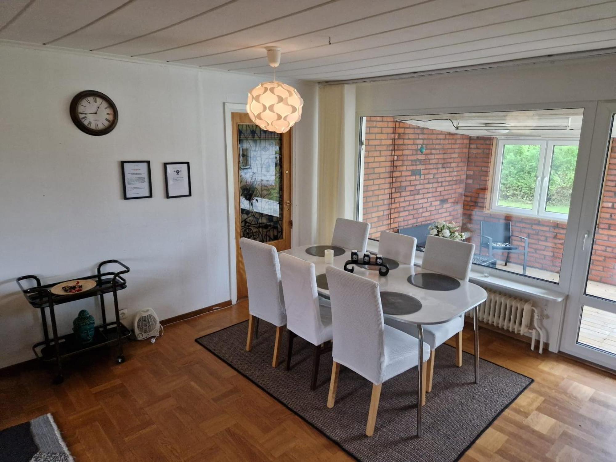 Villa Med Egen Parkering. Moejlighet Att Boka Fran 1 Och Upp Till 5 Personer. Örebro Dış mekan fotoğraf