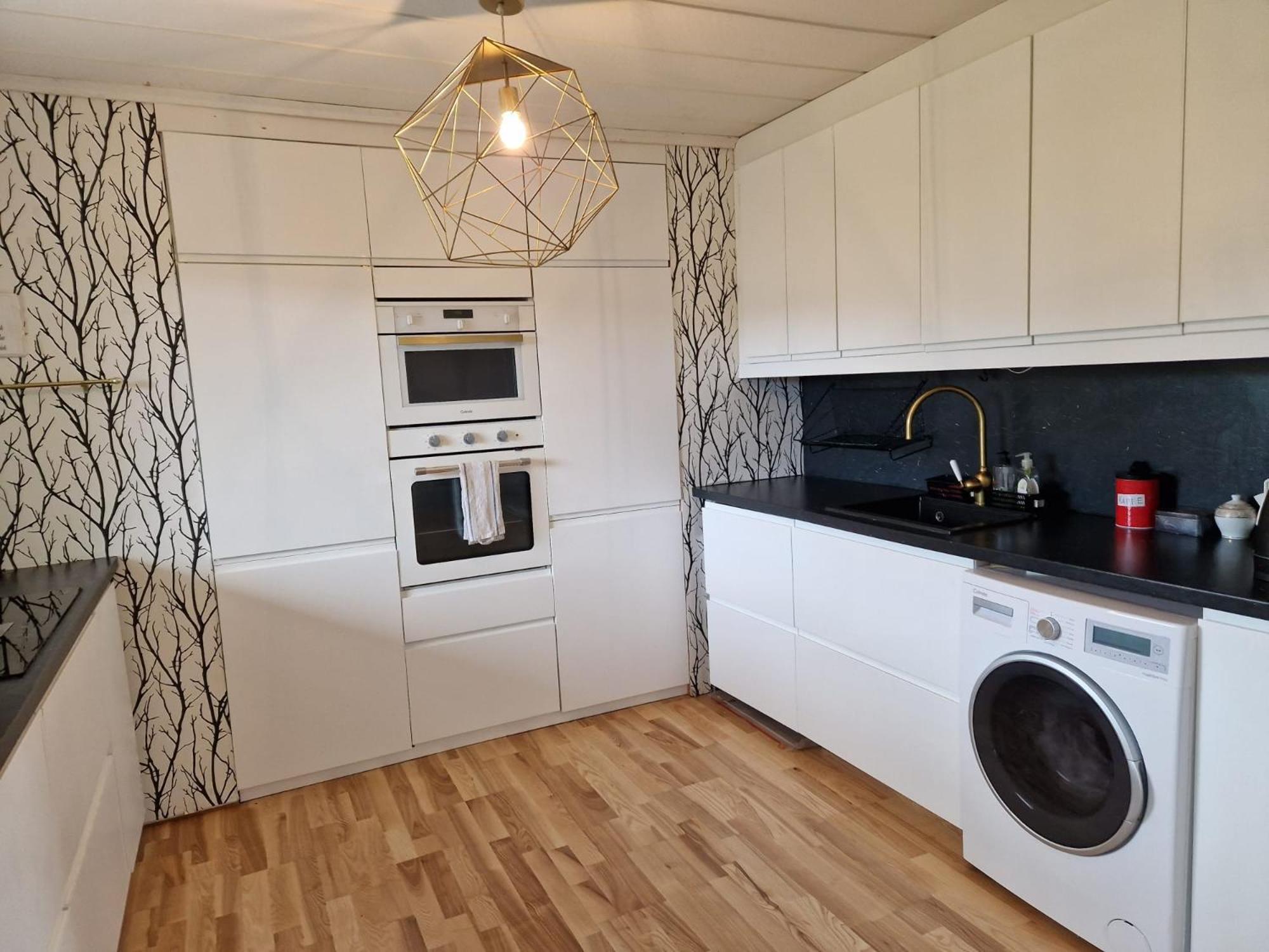 Villa Med Egen Parkering. Moejlighet Att Boka Fran 1 Och Upp Till 5 Personer. Örebro Dış mekan fotoğraf