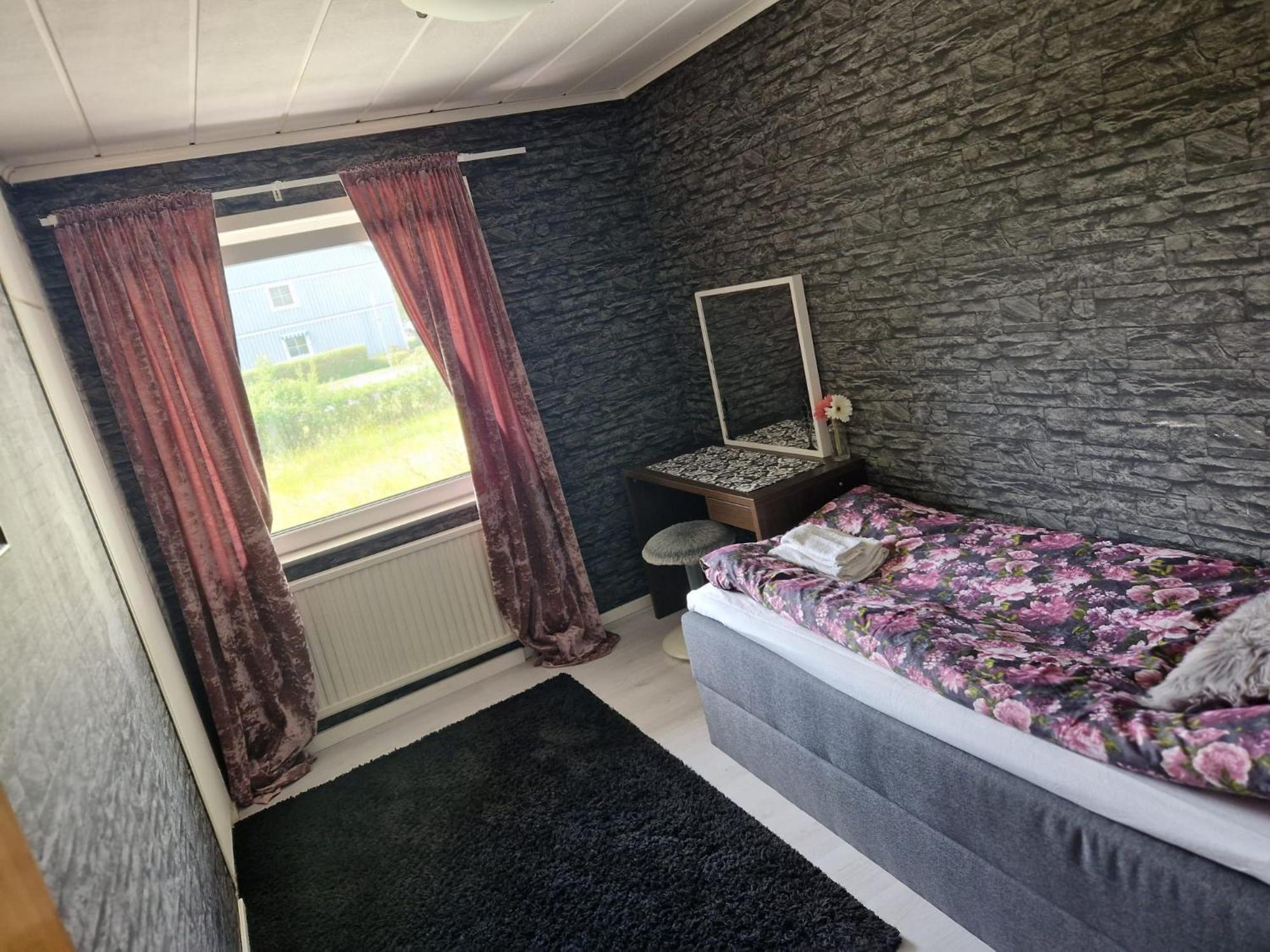 Villa Med Egen Parkering. Moejlighet Att Boka Fran 1 Och Upp Till 5 Personer. Örebro Dış mekan fotoğraf