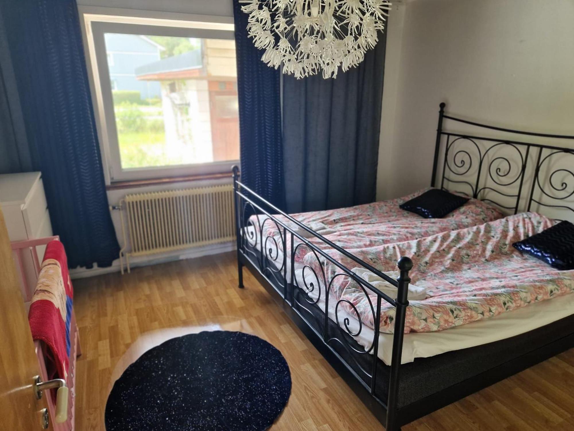 Villa Med Egen Parkering. Moejlighet Att Boka Fran 1 Och Upp Till 5 Personer. Örebro Dış mekan fotoğraf